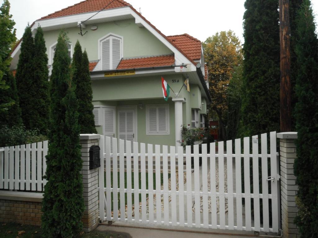 Csokonai Guesthouse Zamárdi Buitenkant foto
