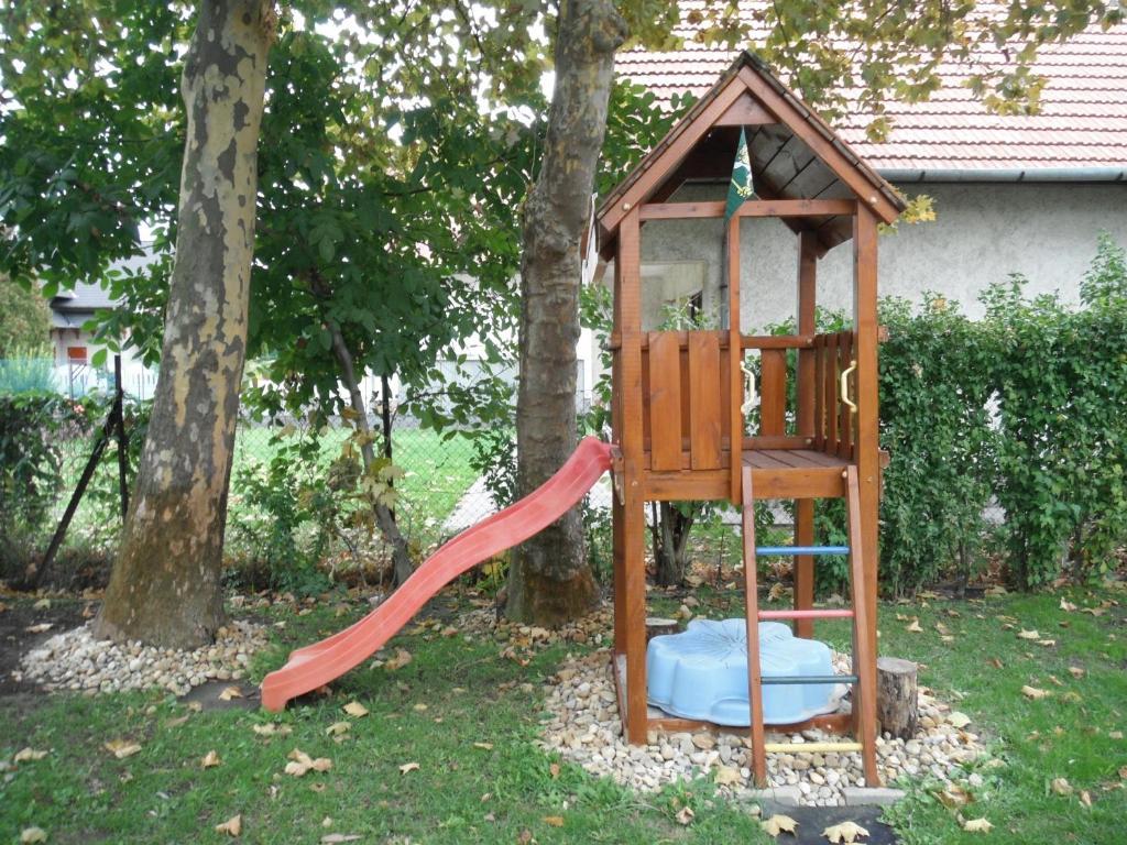 Csokonai Guesthouse Zamárdi Buitenkant foto