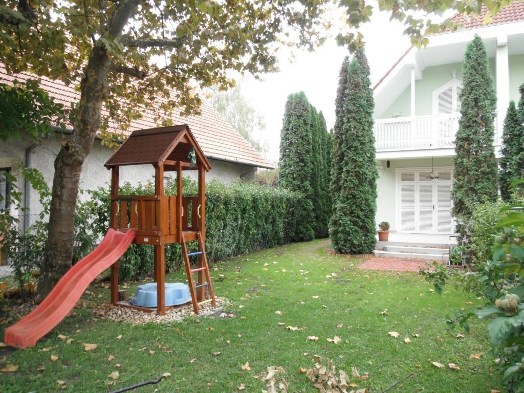 Csokonai Guesthouse Zamárdi Buitenkant foto